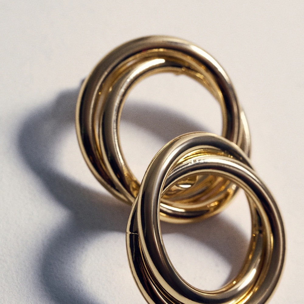 Mango Interlocking Circular Earrings In Gold - image 2
